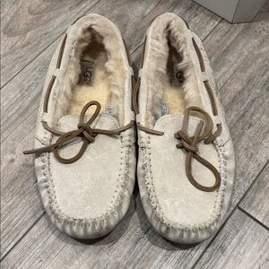 Ugg Dakota Hardsole Moccasin Slippers crème size 6
